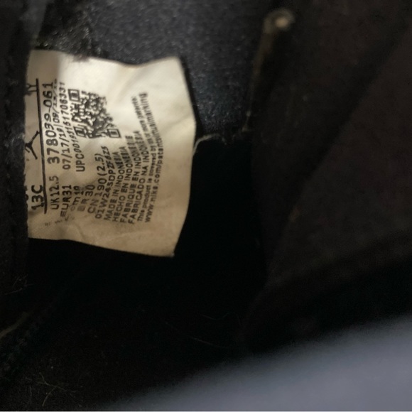 Kids Jordan’s 11 …size 13 - Picture 5 of 6
